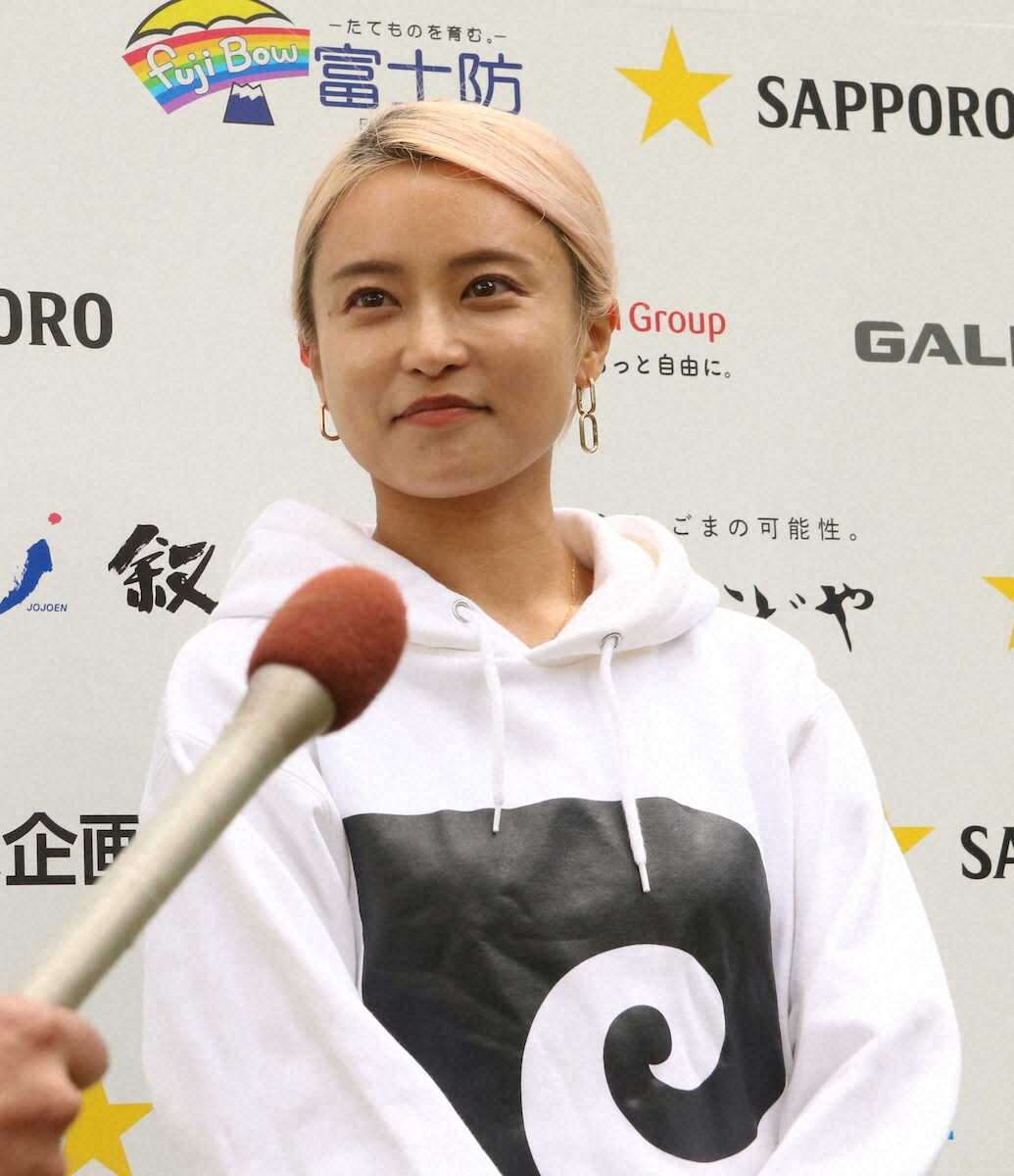 小島瑠璃子「毎日が楽しい」　伝統のゴルフコンペ「叙々苑カップ」で久しぶりの囲み取材　笑顔弾ける（スポニチアネックス）