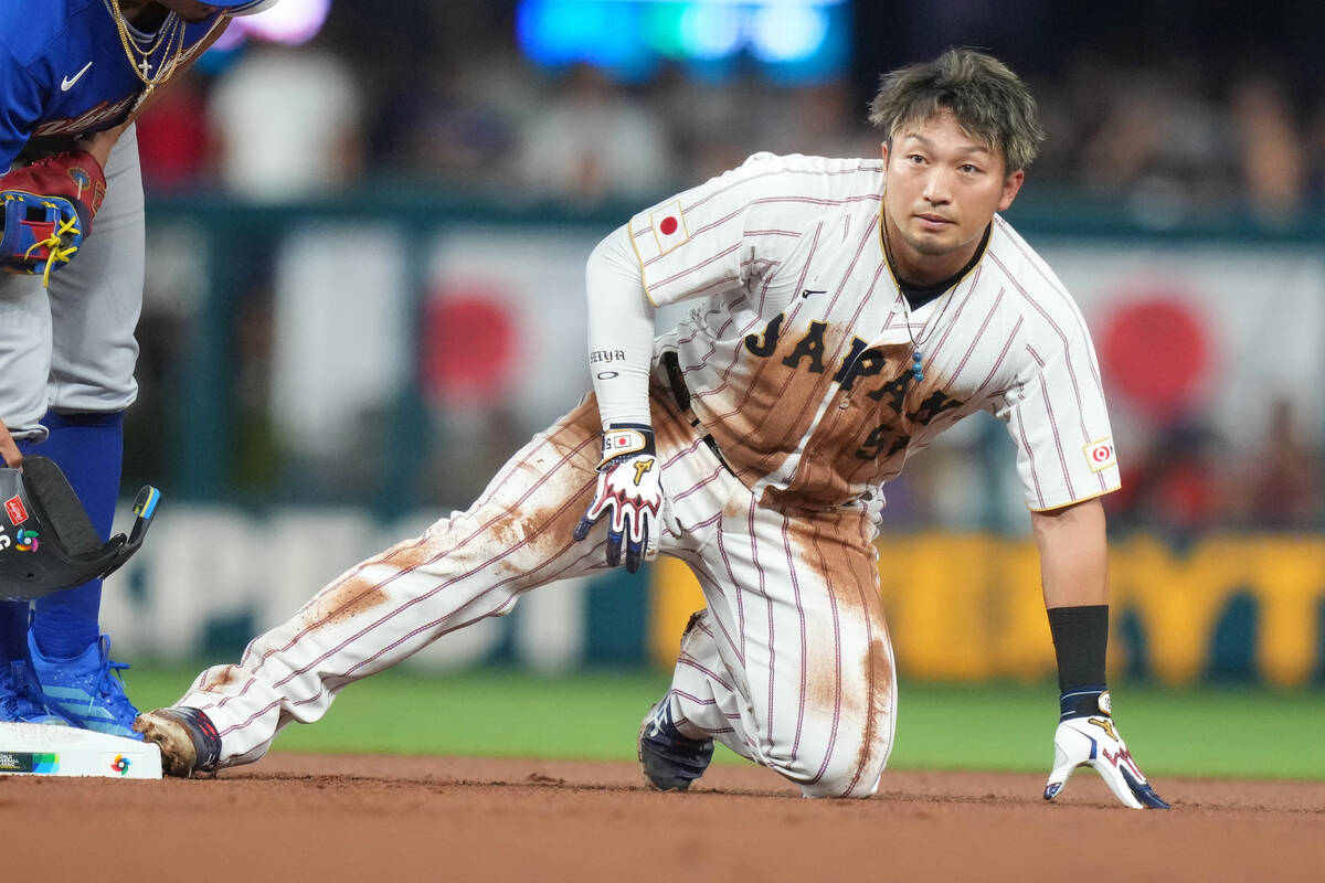 侍ジャパンに激震　鈴木誠也が無念の負傷交代　盗塁時のヘッドスライディングで膝強打「右膝違和感」（スポーツ報知）