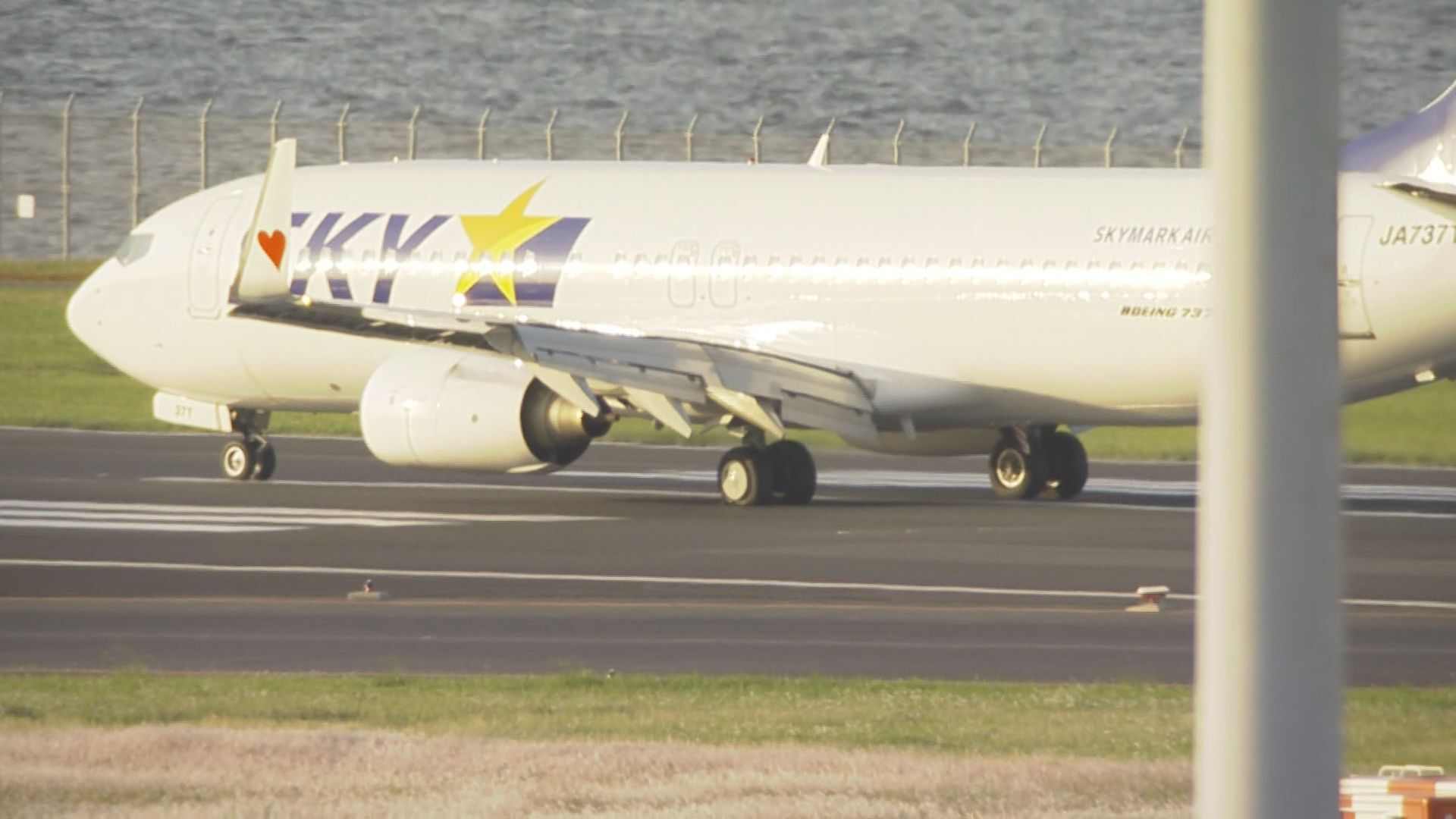 【速報】スカイマーク機がタイヤに異常　緊急事態を発出し羽田空港に緊急着陸（TBS NEWS DIG Powered by JNN）