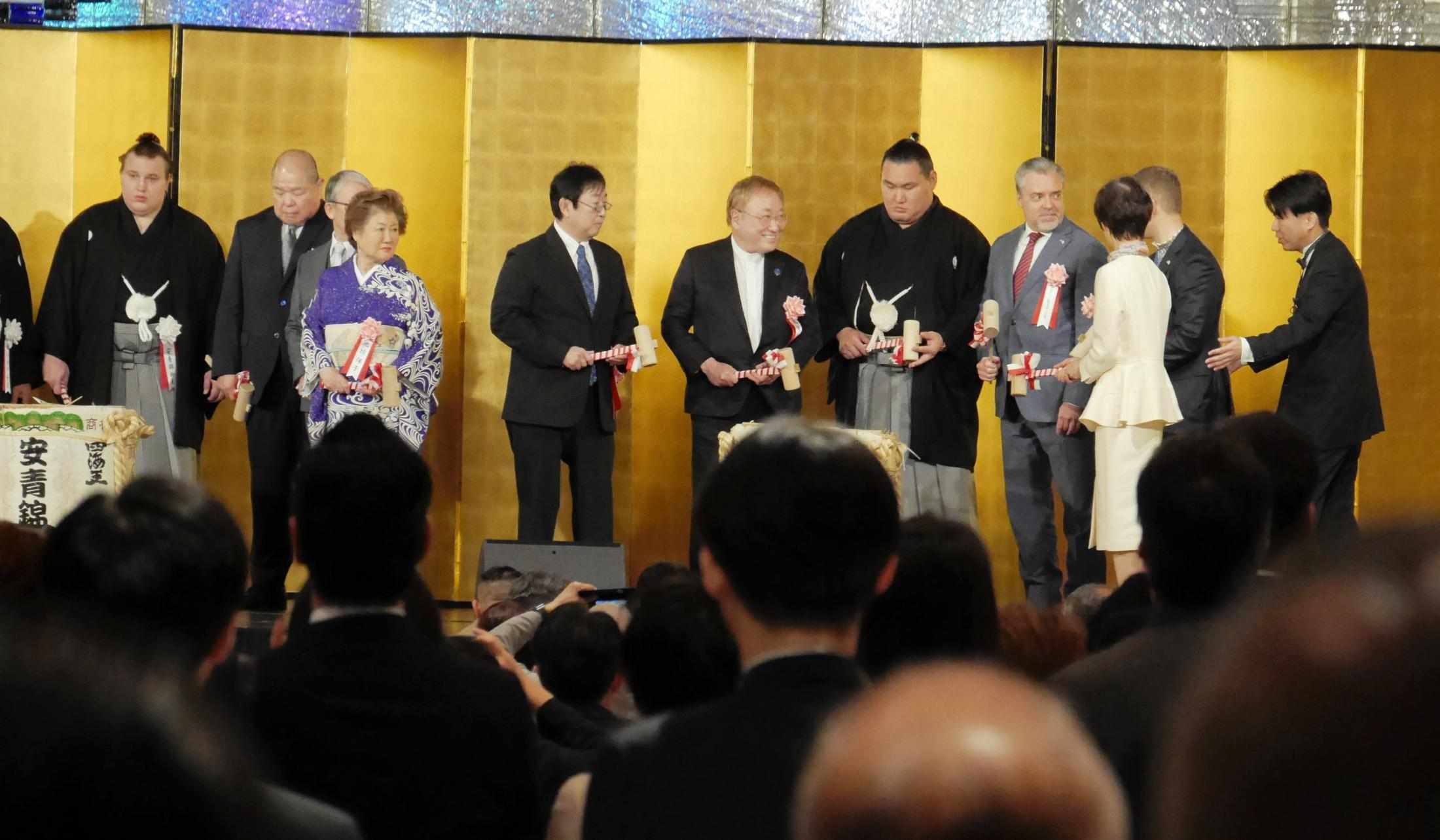 関脇陥落の安青錦が大関昇進披露宴、メモなし好スピーチに驚きの声「さらに相撲が好きになりました」大相撲名古屋場所へ決意【スピーチ全文】（デイリースポーツ）