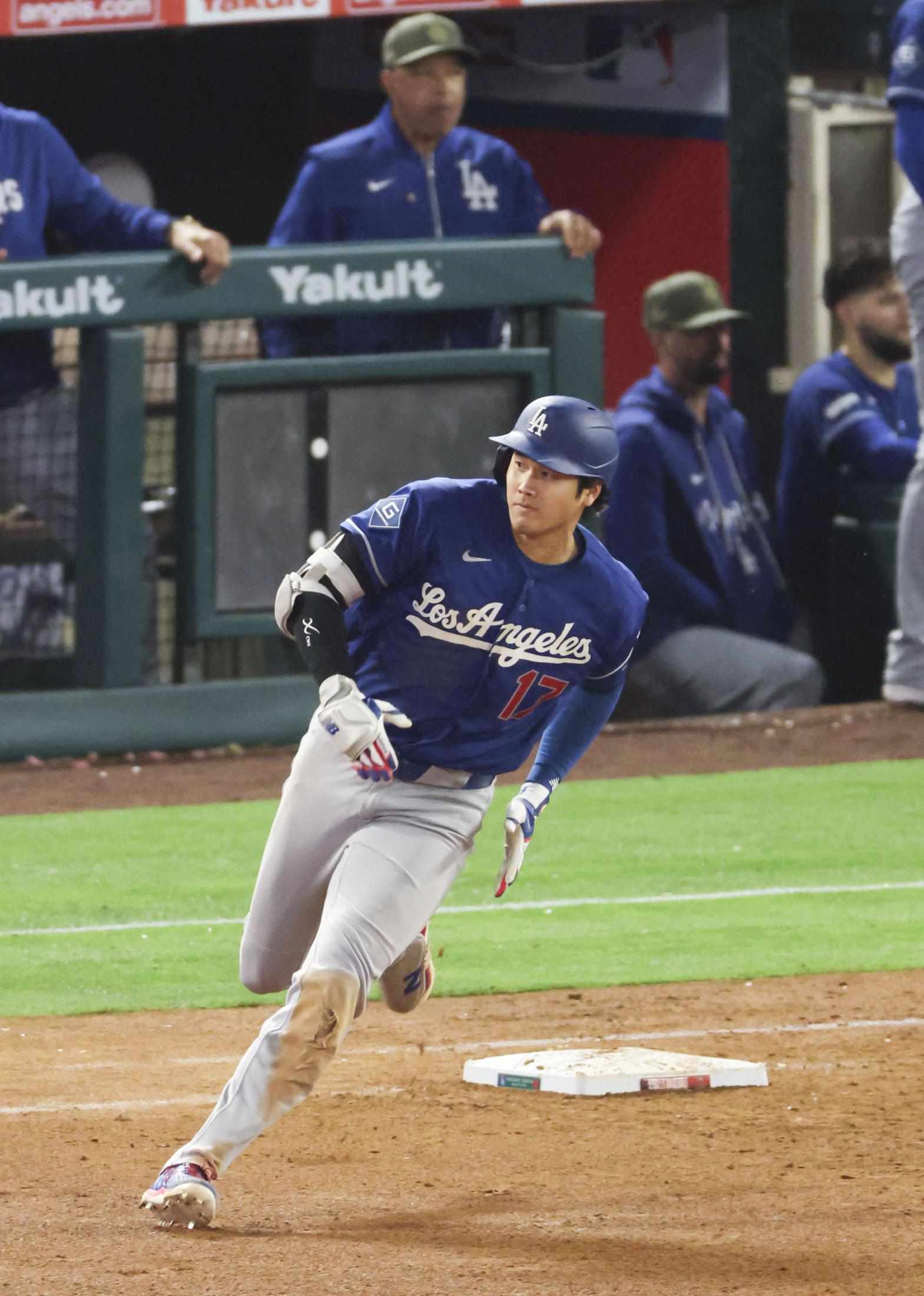 大谷翔平　幻の８号　右翼線の打球で一気にホームイン　「当たったか分からなかったので全力で走った」記録は今季初三塁打→失策で生還（デイリースポーツ）