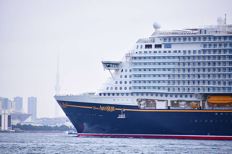 「日本に来た最大の旅客船」記録更新!! ついに東京入港「ディズニー最大のクルーズ船」 もう来ない可能性が濃厚!?（乗りものニュース）