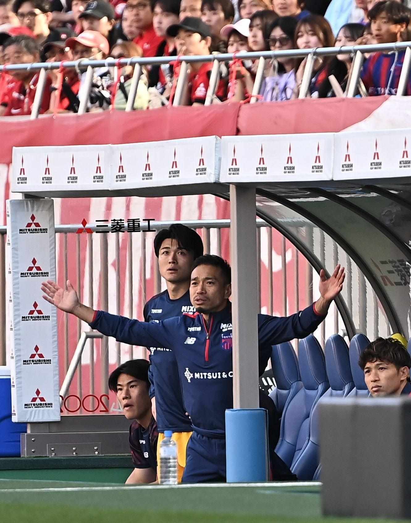 W杯メンバー発表から一夜 5大会連続選出の長友佑都は出場せず ピッチ外から熱を送り存在感健在(デイリースポーツ)